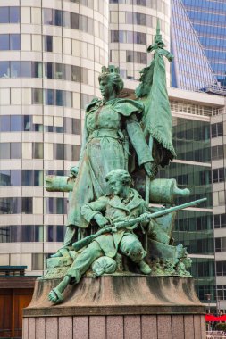 Paris, Fransa, 2 Mayıs 2013 . Kentsel çevrede heykel .