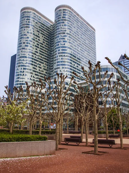 Paris, France, May 3, 2013 . Modern architecture in the district of La Defense — Stock Photo, Image