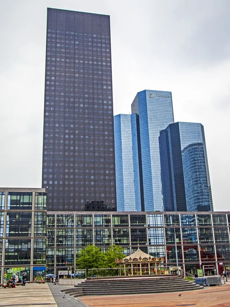 Párizs, Franciaország, május 3, 2013. a la Défense negyedben modern építészet — Stock Fotó