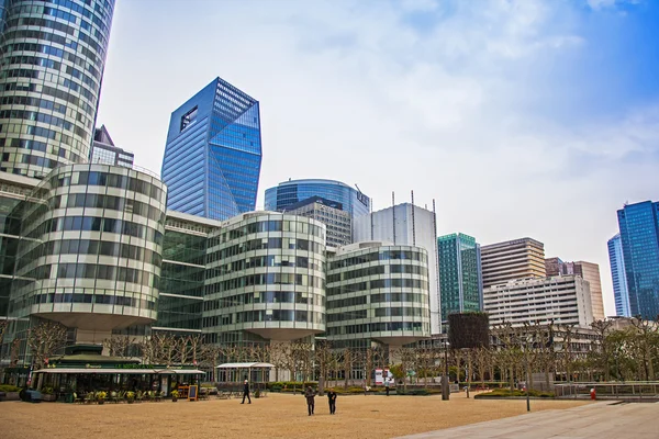 Paris, França, 3 de maio de 2013. Arquitetura moderna no distrito de La Defense — Fotografia de Stock