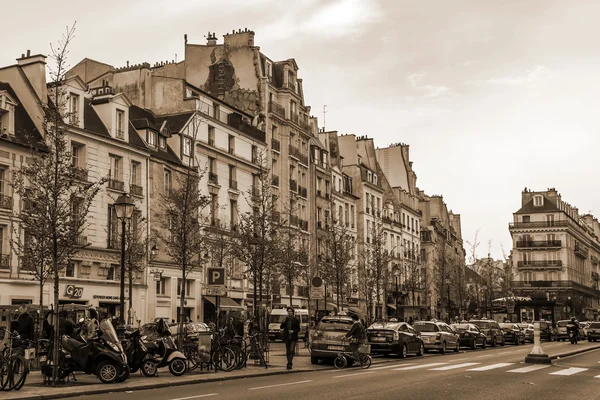 Paris, França, 4 de maio de 2013. Vista urbana típica — Fotografia de Stock
