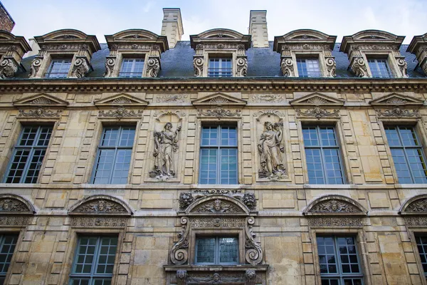 Paris, Francja. typowe budynki miejskie detale architektoniczne — Zdjęcie stockowe