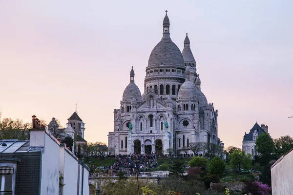 Paris, Prancis, 4 Mei 2013. Lihat bukit Momartr dan Sacre Coeur saat matahari terbenam — Stok Foto