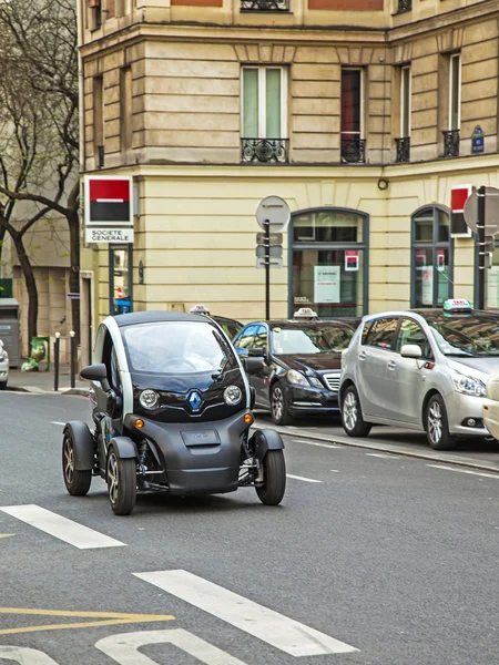 Paris, May 3, 2013 . Modern urban compact car on a city street — Stock Photo, Image