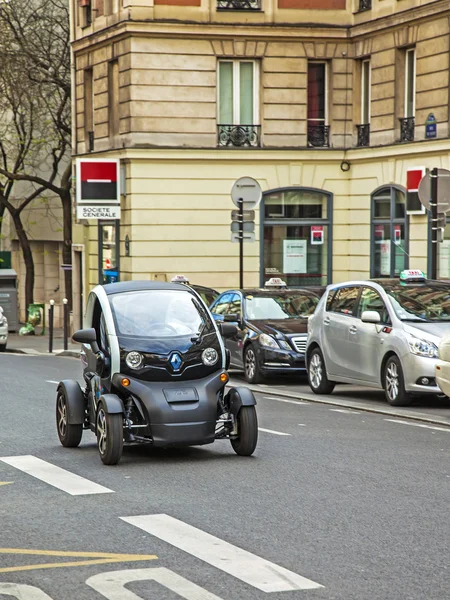 Paříž, 3 května 2013. moderní městské kompaktní auto na ulici ve městě — Stock fotografie