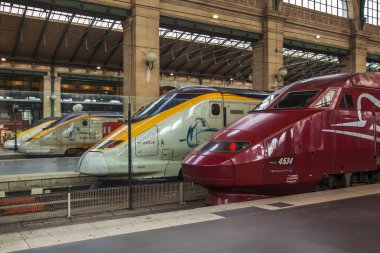 Paris, Fransa, 5 Mayıs 2013. trenler (gare du nord Kuzey İstasyonu platformu)