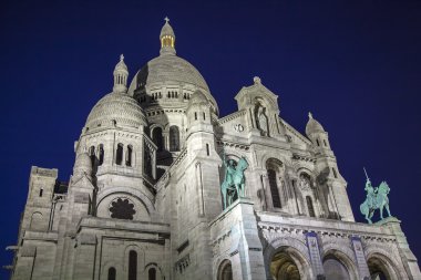 Paris, Fransa, 4 Mayıs 2013. Sacre coeur görünümü, gece