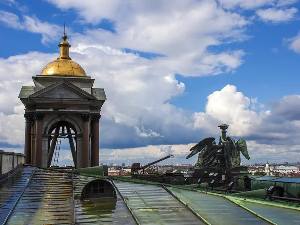 Saint-Pétersbourg, Russie. Détails architecturaux qui ornent la façade de la cathédrale Saint-Isaac . — Photo