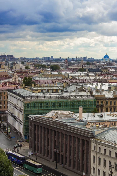 St. petersburg, Ryssland. utsikt över staden från Isakskatedralen observation plattform — Stockfoto