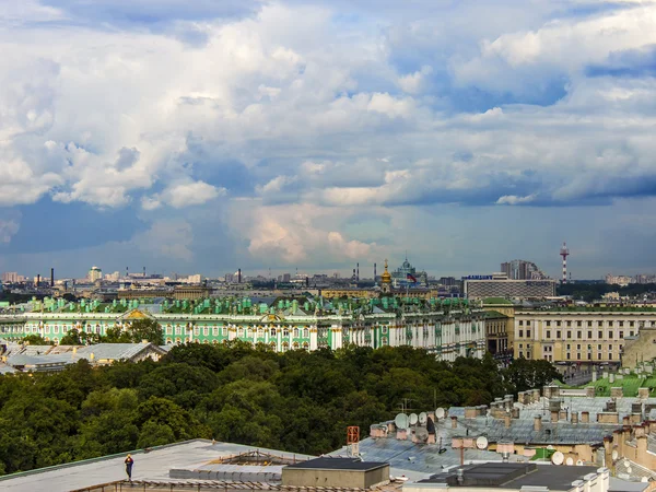 St. Petersburg, Russland. Blick auf die Stadt von der Aussichtsplattform der Kathedrale St. Isaac — Stockfoto
