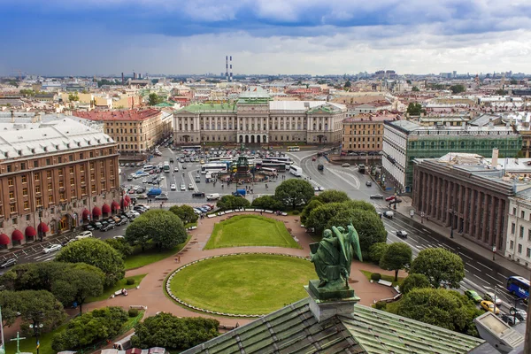 St. petersburg Ryssland. Visa senaten torget från observation plattform i katedralen i St isaac — Stockfoto