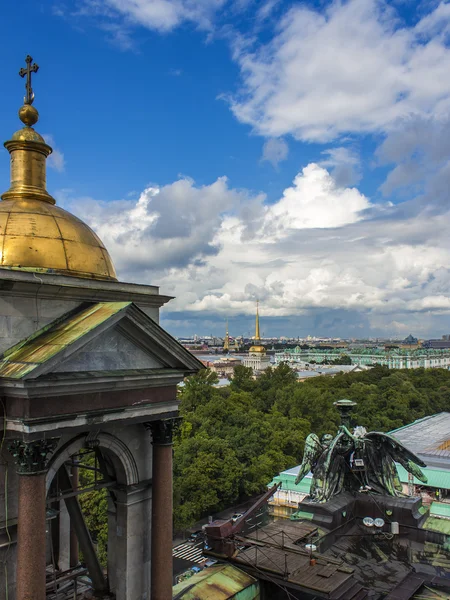 San Petersburgo Rusia, 26 de agosto de 2010. Neva Vista desde la plataforma de observación de la Catedral de San Isaac — Foto de Stock