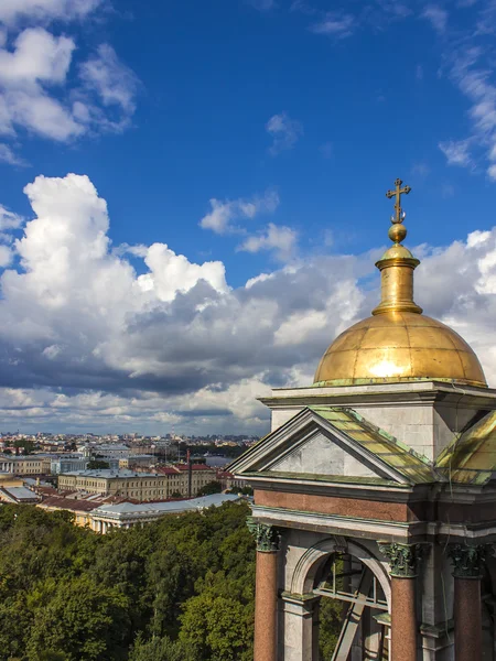 St. Petersburg, Russland. Blick auf die Stadt von der Aussichtsplattform der Kathedrale St. Isaac — Stockfoto