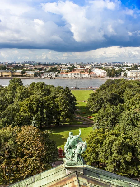 St. Petersburg Russia , August 26, 2010 . Neva View from the observation platform of St. Isaac's Cathedral — Stock Photo, Image