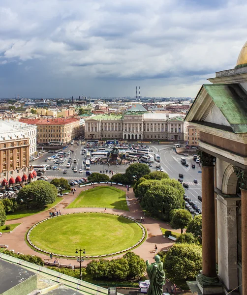St. petersburg Ryssland. Visa senaten torget från observation plattform i katedralen i St isaac — Stockfoto