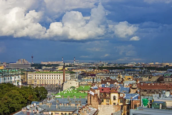 St. petersburg, Ryssland. utsikt över staden från Isakskatedralen observation plattform — Stockfoto