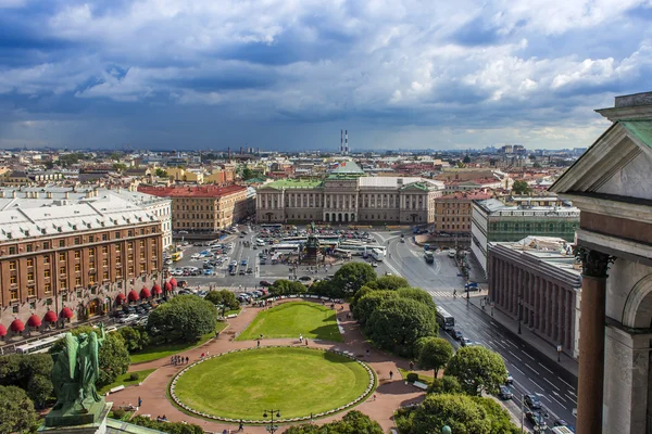 St. petersburg Ryssland. Visa senaten torget från observation plattform i katedralen i St isaac — Stockfoto