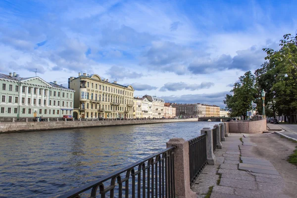 St. petersburg, Rusland, 26 oktober 2010. fontanka rivier Dijk — Stockfoto