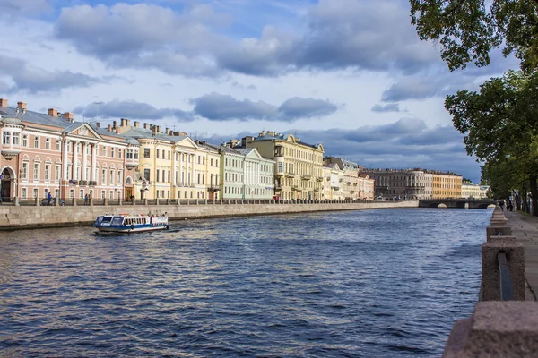 St. Petersburg, Russia , 26 October 2010 . Fontanka River Embankment — Stock Photo, Image