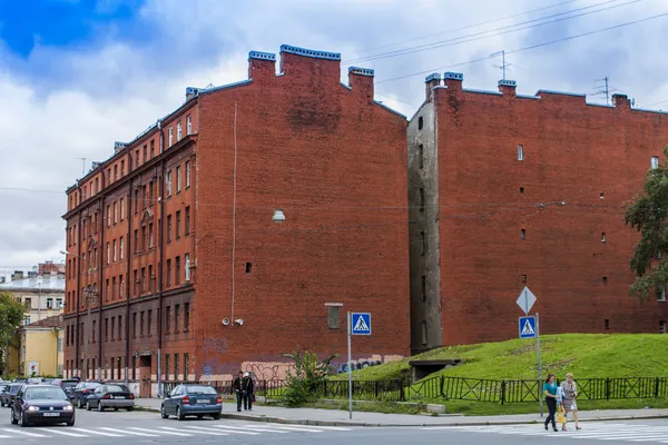 St. petersburg, Rusland. fragment van een oude flatgebouw — Stockfoto