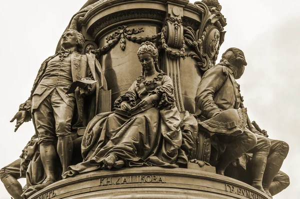 Saint-Pétersbourg, Russie. Monument à Catherine la Grande dans le parc Catherine. Fondée en 1873 — Photo