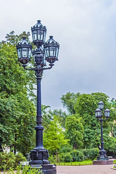St. petersburg, Rusko. krásná pouliční lampa — Stock fotografie
