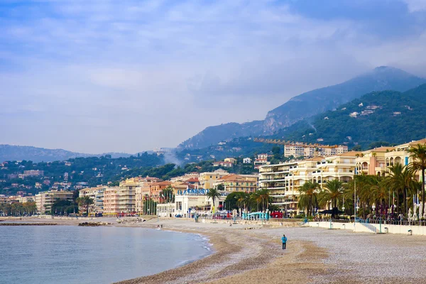 Menton, Francia. Vista al mar y frente al mar de Menton, Riviera Francesa — Foto de Stock