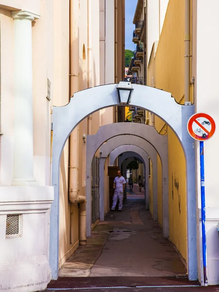 Menton, Francja. detale architektoniczne typowe domy w centrum miasta — Zdjęcie stockowe