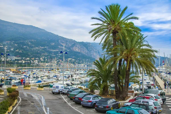 Menton , France , October 15, 2013 . View yachts moored in the city's port — Stock Photo, Image