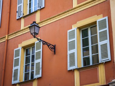 Menton, Fransa. şehrin tarihi evlerin tipik mimari detaylar