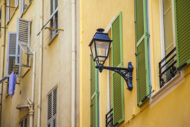 Menton, Fransa. şehrin tarihi evlerin tipik mimari detaylar