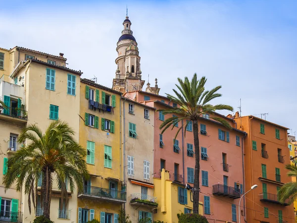 Menton, Francie. typické architektonické detaily domů v historickém městě — Stock fotografie