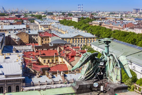 St. petersburg, Ryssland. synpunkter på hustaken — Stockfoto