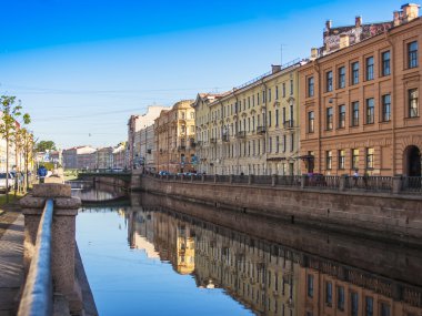 St. petersburg, Rusya görünüm setin griboyedov kanal ve su onun yansıması üzerinde