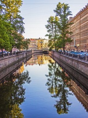 St. petersburg, Rusya görünüm setin griboyedov kanal ve su onun yansıması üzerinde