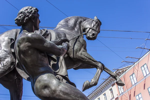 San Pietroburgo, Russia. Scultura sul ponte di Anichkov di P.Klodt, fondata nel 1841 — Foto Stock