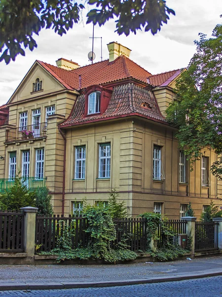 Prague, Tjeckien. typiska urban look — Stockfoto