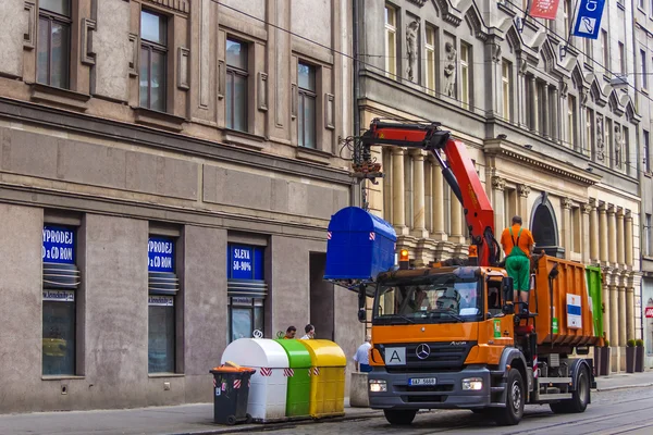 Prague, Czech Republic July 5, 2010. Janitorial dumpsters on a city street — Stock Photo, Image