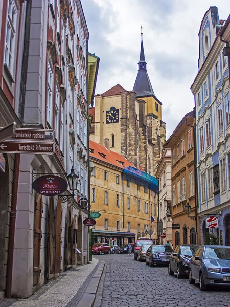 Prague, Tjeckien. typiska urban look — Stockfoto