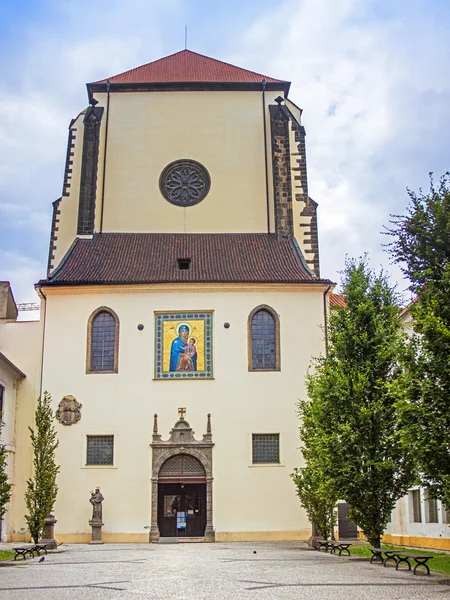 Prague, Republika Czeska 5 lipca 2010. Kościół Matki Bożej Śnieżnej (xiv-xv) — Zdjęcie stockowe