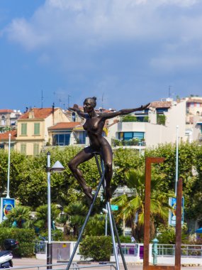 Cannes, Fransa, 1 Temmuz 2011. kentsel ortamda heykel. setin