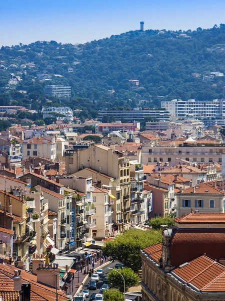 Cannes, França, 1 de julho de 2011. Vista urbana típica de um ponto alto no verão — Fotografia de Stock