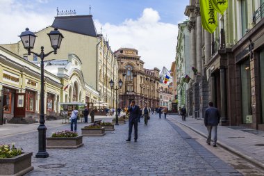 Moscow, Rusya Federasyonu-24 Haziran 2014 tarihinde. Kuznetsky bridge street - yeni bir yaya bölgesi