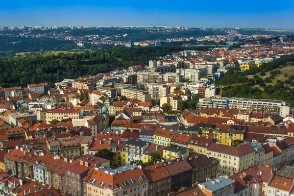 Praha, Česká republika, 5. července 2010. pohled na město z průzkumu platformě televizní věž — Stock fotografie
