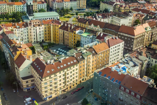 Prag, Tschechische Republik, am 5. Juli 2010. Blick auf die Stadt von einer Vermessungsplattform des Fernsehturms — Stockfoto