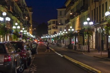 좋은, 프랑스, 2011 년 7 월 6 일에. 밤 거리