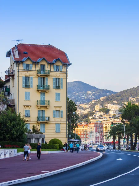 Nice, France, on July 3, 2011. Typical urban view in the summer afternoon. Tourists and citizens go down the street — Stock Photo, Image