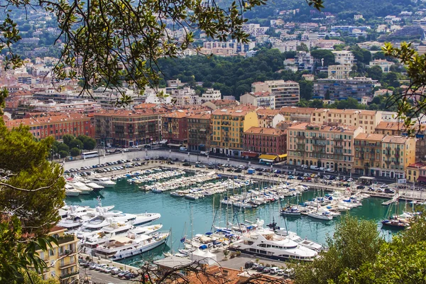 Nice, Frankrijk, op 1 juli 2011. de haven van de stad van nice. uitzicht vanaf een hoog punt — Stockfoto