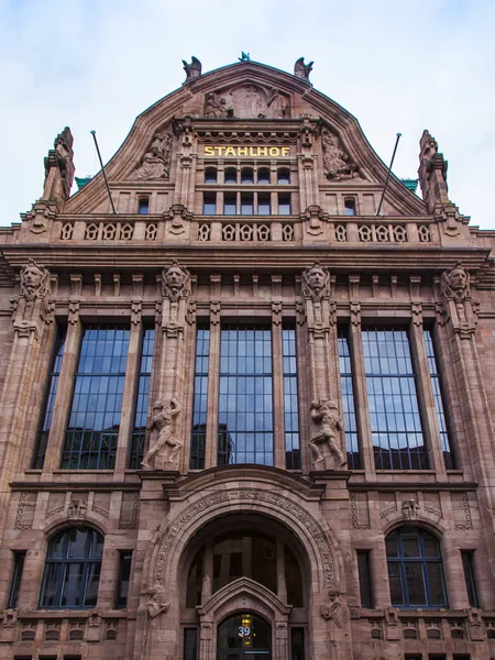 Düsseldorf, Allemagne, le 5 juillet 2014. Stahlhof, "la cour d'acier" - l'un des sites architecturaux et historiques de la ville — Photo