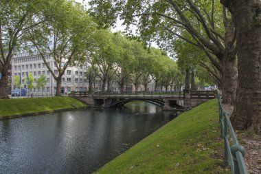 5 Temmuz 2014 tarihinde, Dusseldorf, Almanya. Kyonigsalley - şehir merkezi caddelerinden biri